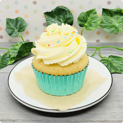 Detail van de vegan vanillecupcake met romige plantaardige topping, een lust voor het oog en de smaakpapillen.