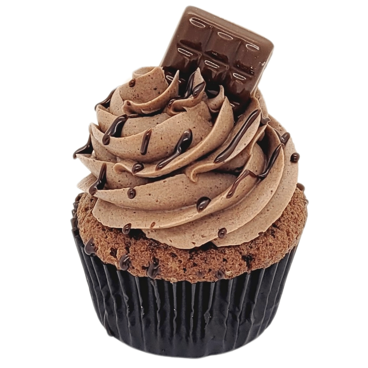 Smeuïge chocoladecupcake met romige chocolade botercrème en mini chocoladetablet, vers gebakken in Dendermonde