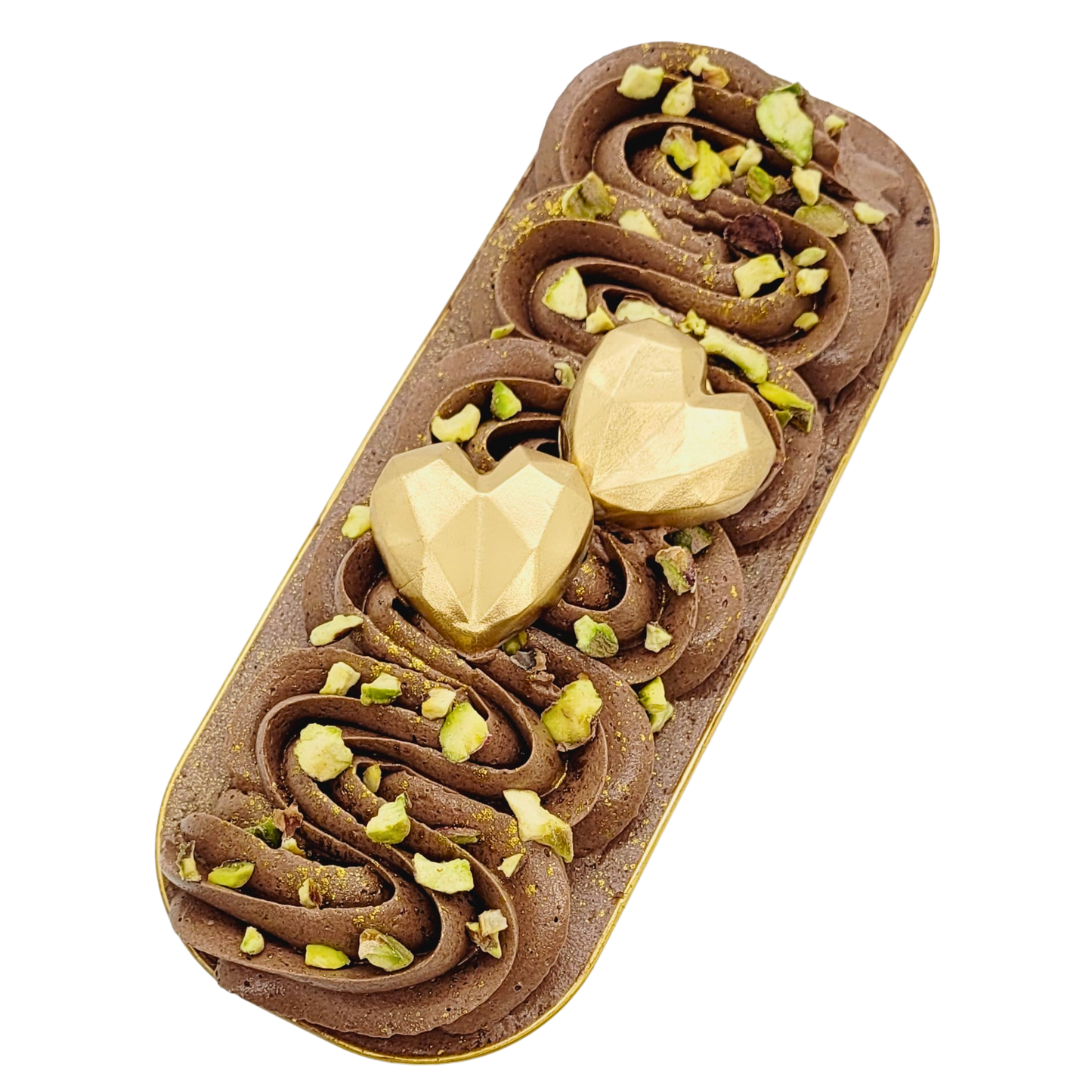 Exclusieve chocoladecake met pistache en knapperige kadayif, afgewerkt met gouden hartjes
