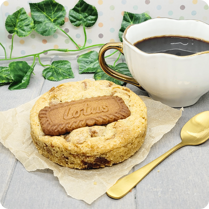 Ambachtelijke Lotus Biscoff Cookies met speculoos-stukjes en romige Lotus-vulling. Ophalen in Dendermonde of levering in België & Nederland!