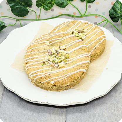 Luxe Pistachio & White Chocolate Cookies in elegante verpakking. Perfect als cadeau of traktatie. Ophalen in Dendermonde of verzending via Bpost!