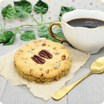 Luxe Toffee & Pecan Cookies in een elegante verpakking. Perfect als cadeau of traktatie. Ophalen in Dendermonde of verzending via Bpost!