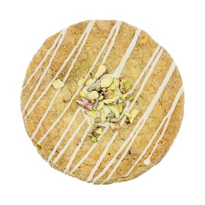 Ambachtelijke Pistachio & White Chocolate Cookies met romige pistachevulling. Bestel in Dendermonde of laat verzenden in België & Nederland!