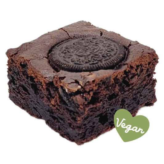 Ambachtelijke Vegan Oreo Brownie met smeuïge chocolade en knapperige Oreo-stukjes. Bestel in Dendermonde of laat verzenden!