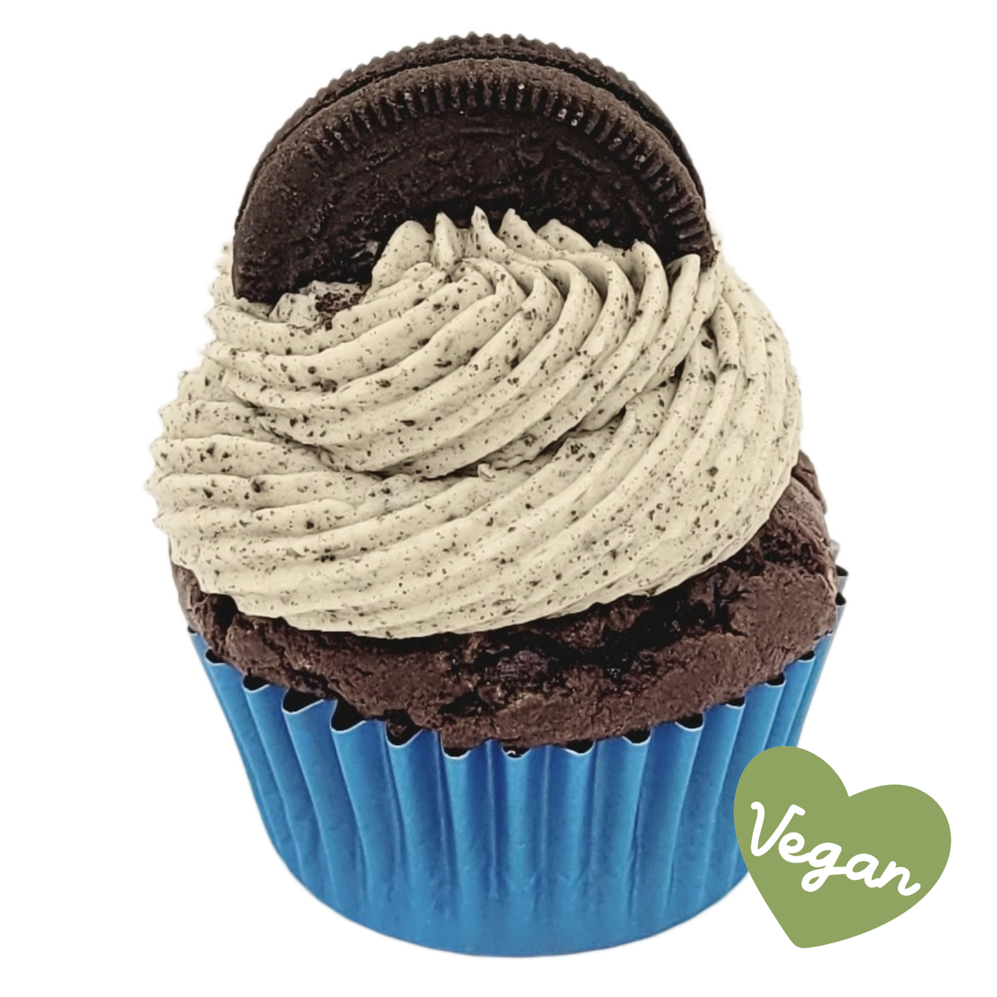 Vegan chocoladecupcake met Oreo botercrème en een hele Oreo als topping